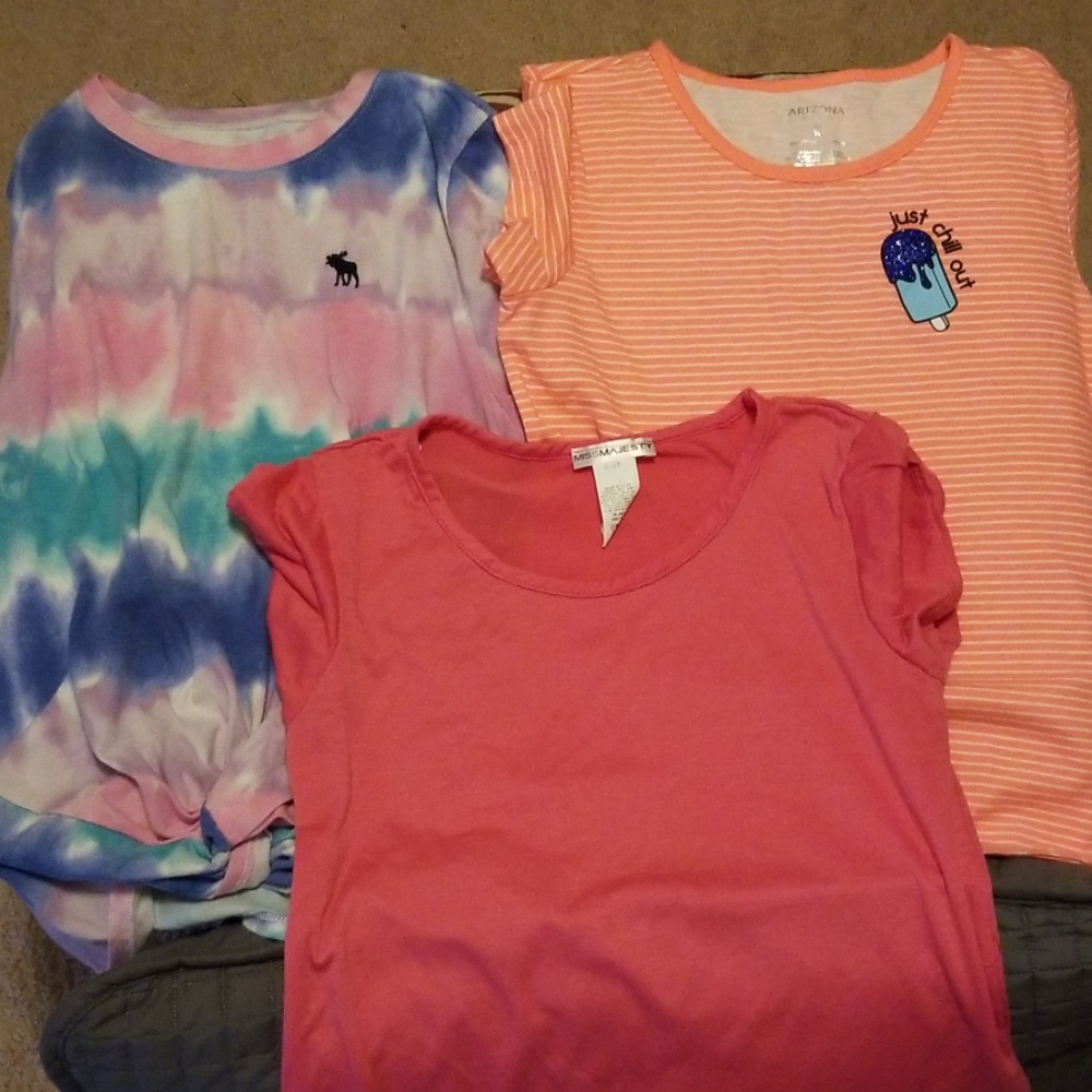 3 T-shirts